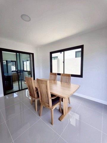 ให้เช่าบ้านเดี่ยว 2 ชั้น  บ่อวิน ใกล้โรบินสัน - นิคมอีสเทิร์นซีบอร์ด 3 ห้องนอน จอดรถ 2 คันบ้านใหม่ กำลังลงเฟอร์นิเจอร์ 38,000บาท/เดือน