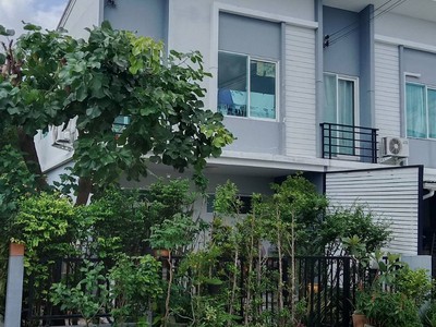 ขายด่วน ทาวน์เฮ้าส์ 2 ชั้น คาซ่า ซิตี้ Casa City ดอนเมือง เนื้อที่ขนาด 25.20 ตารางวา 3ห้องนอน 2ห้องน้ำ หลังมุม ติดสวน ถนนเมน เดินทางสะดวก 