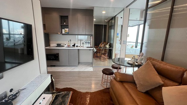 ให้เช่าคอนโด Rhythm เอกมัย ใกล้ปากซอยสุขุมวิท 63 ขนาด 38 ตร.ม ชั้นสูง 29 วิวพิเศษ panorama วิวใจกลางเอกมัย เดินทางสะดวกใกล้ BTS เอกมัย