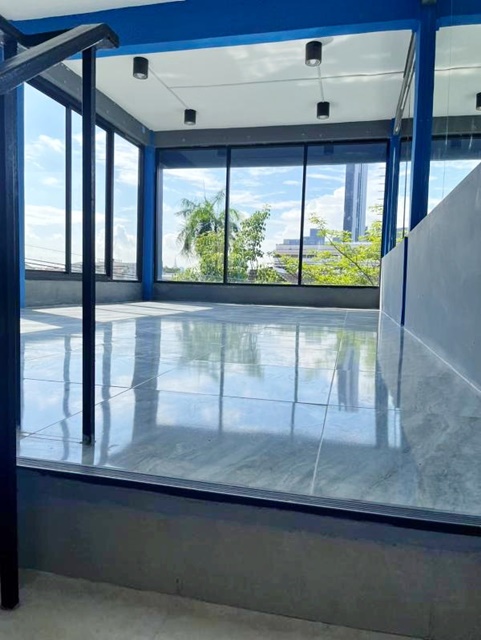 กระจกทั้งหลัง สุขุมวิท91-99 ติด7-11 5ก้าว BTSบางจาก พระโขนง 499ม.ถึง อาคารออฟฟิศ5 ชั้น ห้องมุม  290ตร.ม. เซ็นทรัล 3.2 กม. โลตัสอ่อนนุช