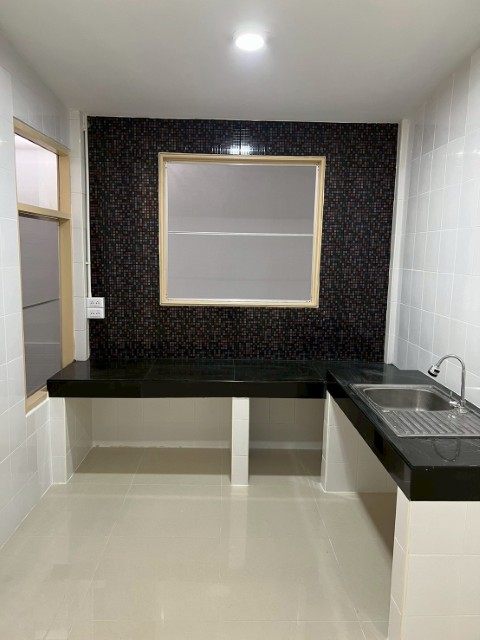 ให้เช่าทาวน์เฮาส์บ้านร่มจิตร ที่ดิน32 ตร.ว 4 นอน 3 น้้ำ จอดรถ 2 คัน มีดาดฟ้า ตกแต่งใหม่ทั้งหลัง ใกล้ BTS พร้อมพงษ์ ถนนสุขุมวิท22