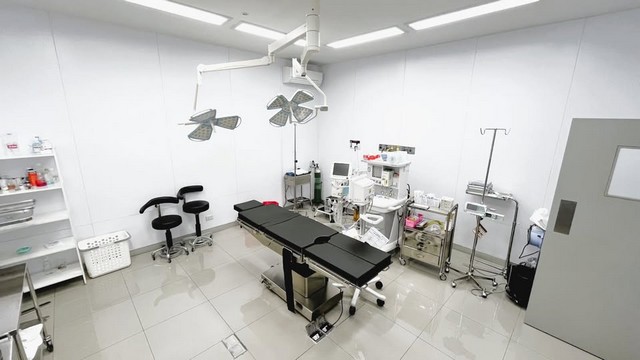 HR2701ขายหรือเซ้งอาคาร 8 ชั้น พื้นที่ใช้สอยกว่า 2,000 ตารางเมตร ใกล้เซ็นทรัลปิ่นเกล้า เหมาะทำคลินิก รพ.เสริมความงาม มีใบอนุญาตถูกต้อง