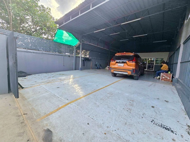 เทคนิคมีนบุรี 2กม. MRT บางชัน 800 ม.ให้เช่า-ขายโกดัง พร้อมบ้าน 3หลัง 70ตรว. 270ตร.ม.ซ. รามอินทรา111-121  ถ.รามอินทรา พระยาสุเรนทร์ 