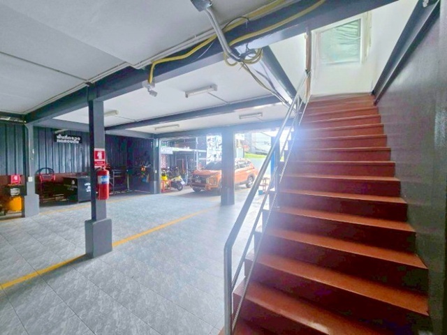 MRT บางชัน 800 ม.ซ. รามอินทรา111-121 ให้เช่า-ขายโกดัง พร้อมบ้าน 3หลัง 75ตรว. 275ตร.ม.  เทคนิคมีนบุรี 2กม. ถ.รามอินทรา พระยาสุเรนทร์