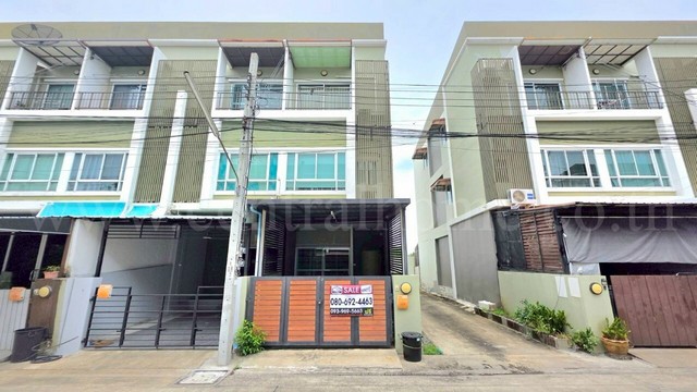 P3 ทาวน์โฮม 3 ชั้น นลิน อเวนิว 3 ซอยเคหะร่มเกล้า 72 รามคำแหง หลังมุม