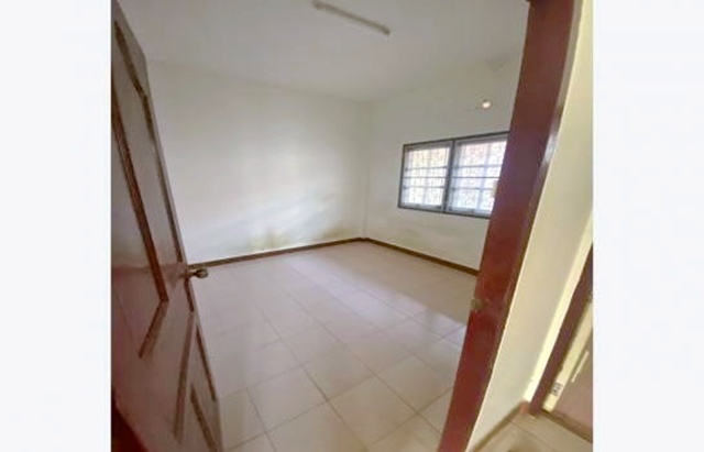 ไชน่าทาวน์ ศาลายา 900ม. ให้เช่าบ้านเดี่ยว 1 ชั้น 62 ตร.วา. 242 ตร.ม.1 น้ำ 3 นอน พุทธมณฑล สาย5 วิวทุ่งนาสุดซอย รพ. ม. มหิดล 1.9 กม.