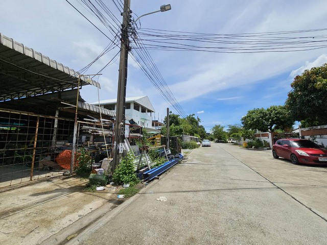 พื้นที่ดิน -  10500000 บาท ไม่ไกลจาก รถไฟฟ้าแบริ่ง ราคานี้หาไม่ได้แล้ว