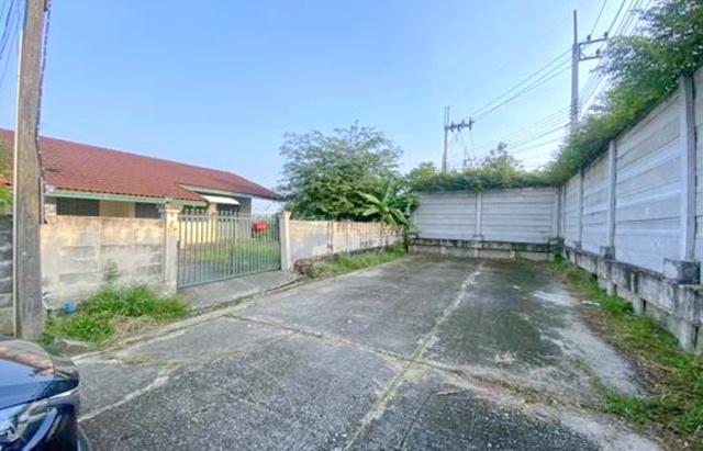 ม. มหิดล 1.9 กม.ไชน่าทาวน์ ศาลายา 900ม.รพ. ให้เช่าบ้านเดี่ยว 1 ชั้น 61 ตร.วา. 245 ตร.ม.1 น้ำ 3 นอน พุทธมณฑล สาย5 วิวทุ่งนาสุดซอย