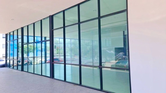 เซ็นทรัล ชลบุรี 1.2 กม.อาคารพาณิชย์ ชั้นเดียว 500 ตร.ม. ติดถนนสุขุมวิท ห้วยกะปิ  แม็คโคร ชลบุรี 2.7 กม. ตลาดจตุจักร ชลบุรี 3.5 กม.