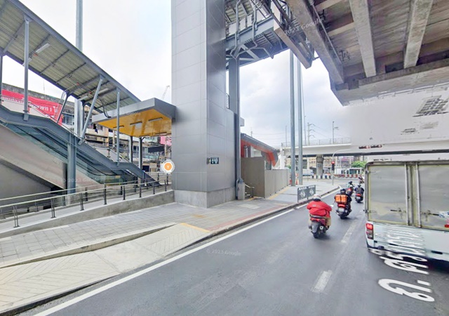 350 ม. อาคารพาณิชย์ 6 คูหา 4.5 ชั้น MRTสีส้ม รามคำแหง60 กรุงเทพกรีฑา 1-7  1 ไร่ 90 ตารางวา 3102ตรม. บิ๊กซี หัวหมาก 1.7 กม.