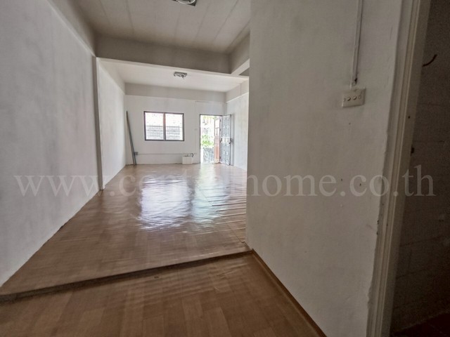 P2 ทาวน์เฮ้าส์ วโรชา 6 บางบ่อ - สมุทรปราการ พร้อมอยู่