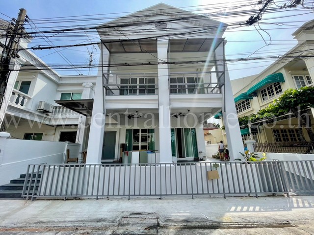 P3 บ้านแฝด หมู่บ้าน การ์เด้นซิตี้ สุขุมวิท 79 หลังริม รีโนเวทใหม่ทั้งหลัง พร้อมเข้าอยู่