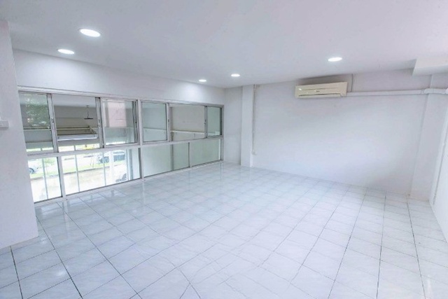 โชว์รูม 5 นอน ให้เช่าอาคารสำนักงาน 4 ชั้น 2คูหา 56ตร.วา. MRTสวนหลวง ร.9 2.4 กม. ถ.เฉลิมพระเกียรติร.9 29-38 .6 น้ำ576ตร.ม