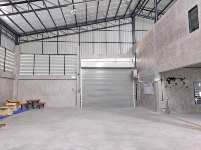 โรบินสันชลบุรี อมตะ 1.3 กม.ดอนหัฬ่อ ท็อปส์ ให้เช่าโกดัง พร้อมที่พัก สำนักงาน 2 ชั้น 500 ตร.ม.125 ตร.วา. 3 นอน 2 ออฟฟิศ ทำเลดี 4 น้ำ