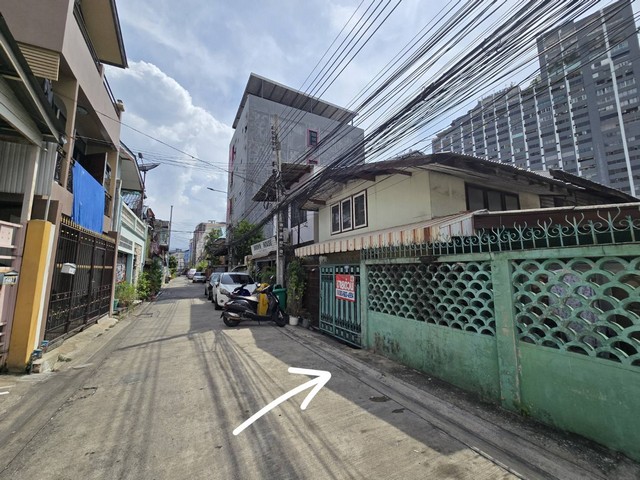 ขาย ที่ดินพร้อมบ้าน ทำเลทอง ใจกลางรัชดา เขตดินแดง ใกล้เดอะสตรีท