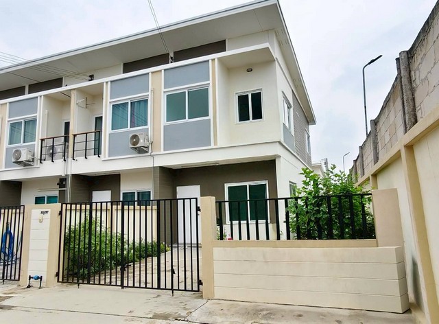 วิลเลจ แอท พาร์ค ราชพฤกษ์-กาญจนาภิเษก คลองพระอุดม ลาดหลุมแก้ว ปทุมธานี