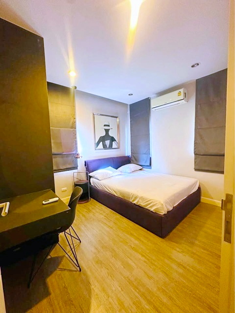 คฤหาสน์หรู คฤหาสน์หรู ชวนชื่นกอล์ฟคลับ 2.7กม. ตลาด พวงสว่าง345 3 กม.ชวนชื่นกอล์ฟคลับ 2.7กม. 3 นอน 3 น้ำ ถ.ราชพฤกษ์