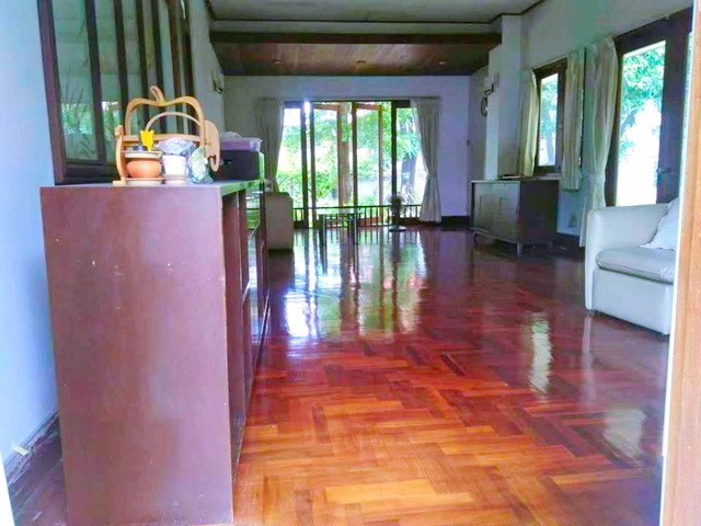 MRTลุมพินี 1.1 กม. MRT คลองเตย 800ม. ให้เช่าบ้าน 2ชั้น 1ไร่ 65ตร.วา. 386ตร.ม. พร้อมเฟอร์ 4 นอน 4 น้ำ