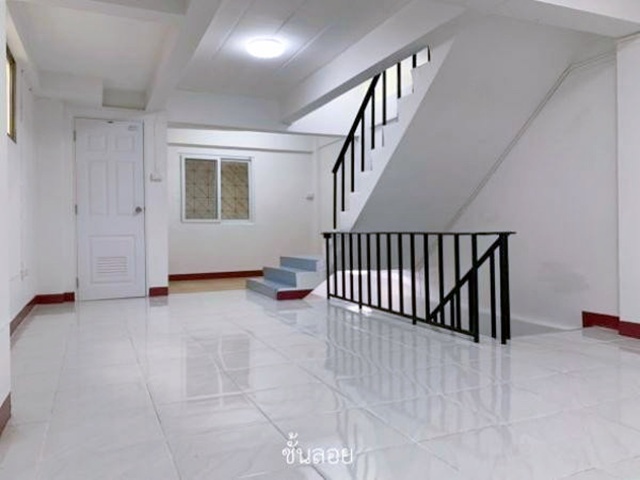 BTS สุรศักดิ์ 900ม. ย่านสาทร  โรบินสัน บางรัก 1.2กม.รีโนเวทใหม่ให้เช่าอาคารพาณิชย์ 5.5 ชั้น+ชั้นลอย 380 ตร.ม.18 ตร.วา. 5นอน 6น้ำ โฮสเทล