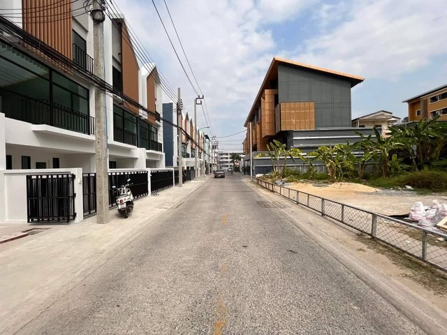 ให้เช่าโฮมออฟฟิศ 3 ชั้น 200 ตรม. โครงการ Deco สุขุมวิท 70-5 ใกล้ BTS แบริ่ง 300 เมตร