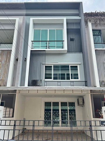 ให้เช่าทาวโฮม3 ชั้นใกล้ซีคอนสแควร์ศรีนครินทร์ และรถไฟฟ้าหัวหมาก The exclusive พัฒนาการ 44