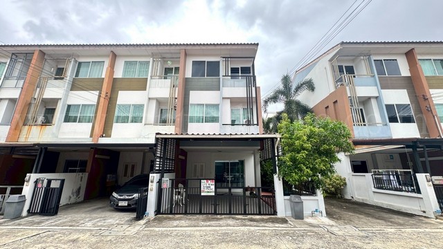 P1 ทาวน์โฮม 3 ชั้น เดอะ ทรัสต์ ซิตี้ งามวงศ์วาน 25 หลังริม ราคาถูก