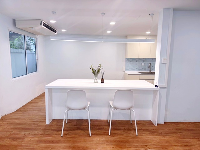 ใกล้ทางขึ้น-ลงทางด่วนวิภาวดีต้นซอยงามวงศ์วาน41-47 เฟอร์พร้อม เพียง 120 เมตร ตรงข้าม ม.เกษตรศาสตร์ 700ม. โฮมออฟฟิศ 2 ชั้น  52ตร.วา 182 ตร.ม.