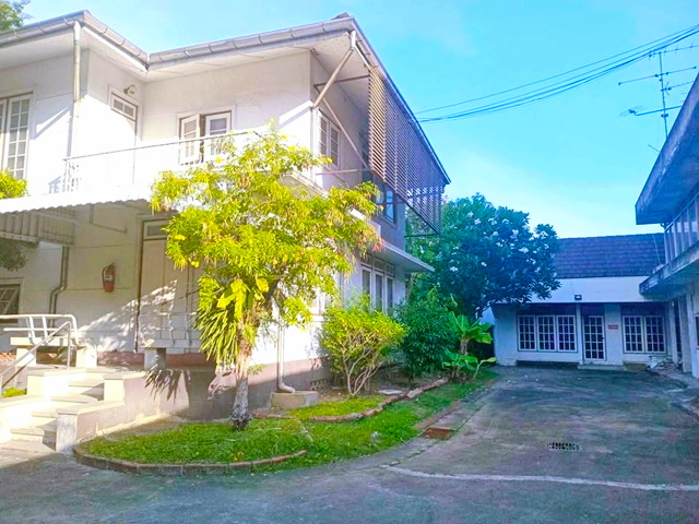 MRTลุมพินี 1.1 กม.MRT คลองเตย 800ม. ให้เช่าบ้าน 2ชั้น 1ไร่ 66ตร.วา. 390ตร.ม. พร้อมเฟอร์ 4 นอน 4 น้ำ 