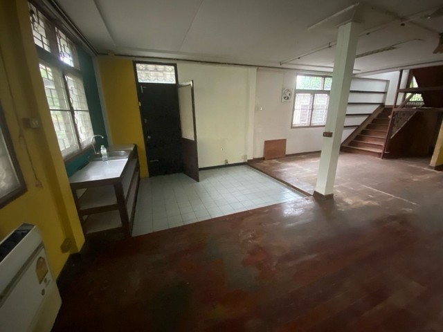 ให้เช่าบ้านเดี่ยว อยสุขุมวิท 49 รถไฟฟ้าBTS พร้อมพงษ์ BTS ทองหล่อ เหมาะ รีโนเวท ทำร้านอาหาร, home office หรือ Clinic ซ