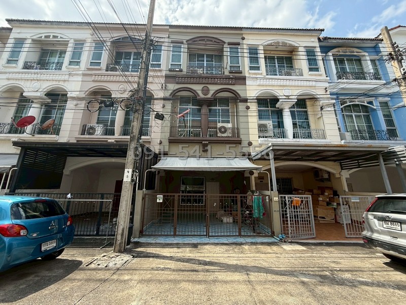 ขายทาวน์โฮม 3 ชั้นเล่นระดับ พื้นที่ 21.2 ตรว 3นอน 4น้ำ บ้านกลางเมือง โชคชัย 4 เฟอร์นิเจอร์ built-in