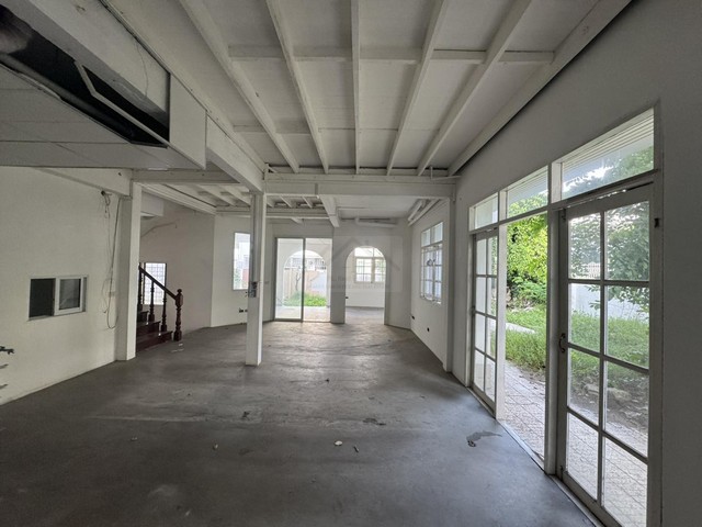 ขายบ้านเดี่ยว 2 ชั้น หลังมุม สไตล์วินเทจ 71 ตรว. ซอยเย็นอากาศ ย่านสาทร สภาพแวดล้อมดี เงียบสงบ ใกล้ One Bangkok