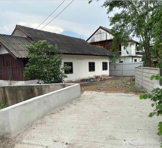 ขายที่ดิน 51 ตรว พร้อมบ้าน1 หลัง หมู่บ้านสะแลงต.มะเขือแจ้ อ.เมืองลำพูน จ.ลำพูน 