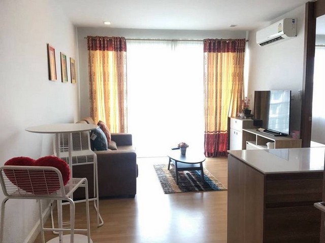 TEL:088-559 5199 คุณเอLine:https://line.me/ti/p/C0eGe0whLXกรีนเลค คอนโด ศรีราชา (Greenlake Condo Sriracha)ตึก 2 ชั้น 5 คอนโด Low Rise บรรยากาศสงบ ส่วนตัวราคาขาย: 2.5 ล้านบาทค่าโอนคนละครึ่ง (50/50)พื้นที่ใช้สอย 50 ตร.ม. 1 ห้องนอน  1 ห้องน้ำ1 ห้องนั่งเล่นห้องครัวแบบปิด พร้อมระเบียงขนาดใหญ่กว่า 8 ตร.ม.- วิวสวนสาธารณะและสวนภายในโครงการ- เฟอร์นิเจอร์ครบ พร้อมเครื่องใช้ไฟฟ้า และแอร์ทุกห้อง- ประตูห้องขนาดใหญ่ เก็บเสียงดีเยี่ยมจุดเด