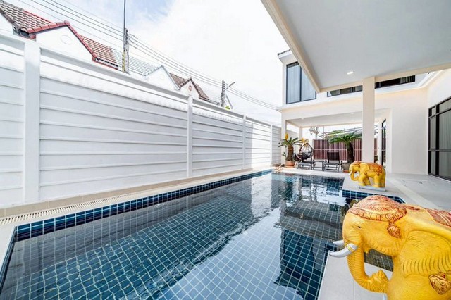 บ้านสไตล์โมเดิร์นทำเลดีในพัทยา โครงการ : บ้านพูลวิลล่าส่วนตัว ซอย กอไผ่