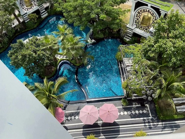 ริเวียร่า โมนาโค คอนโด หาดจอมเทียน พัทยา  วิวสวน สระว่ายน้ำ และวิวทะเล