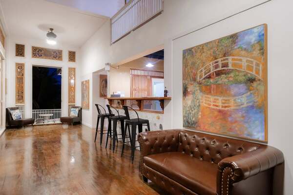 บ้านพักตากอากาศสุดคลาสสิก ในซอยหัวหิน 5 เพียง 50 เมตรจากชายหาด สำหรับผู้หลงใหลในเสน่ห์สถาปัตยกรรมสไตล์โคโลเนียล