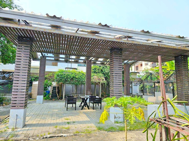 ยูเนี่ยนมอลล์ 1.2 กม. คฤหาสน์เดี่ยว 2 ชั้น สไตล์บ้านสวน 102 ตร.วา. 302 ตร.ม.  BTS ห้าแยกลาดพร้าว 900 ม เซ็นทรัลลาดพร้าว 1.1 กม.