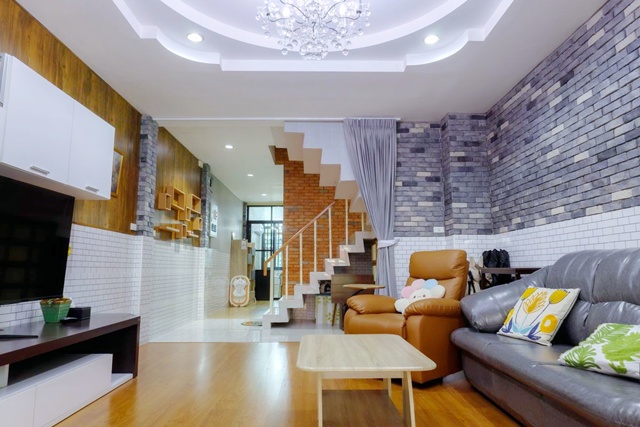 BTSตลาดพลู 1.1 กม. BTSวุฒากาศ 1.2 กม. สะพานพระราม3 ถ.จอมทอง 10-14 ให้เช่าทาวน์เฮ้าส์หรู 3 ชั้น  21ตร.วา.270ตร.ม.  เดอะ มอลล์ ท่าพระ 1.1 กม.