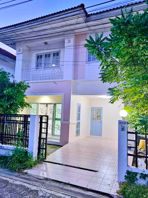 ตลาดกลางลาดสวาย 2.4 กม เลียบลำลูกกาคลอง 4 มาร์เก็ตวิลเลจ รังสิต 1.9กม. ให้เช่าบ้าน2ชั้น  38ตร.วา. 3นอน  พร้อมเฟอร์ 3 แอร์ ร่มรื่น 