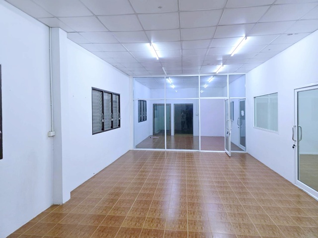 บางบอน 800 ม. เอกชัย75-85 บางบอน 1 เอกชัย 1002ตร.ม.ให้เช่าโกดัง อาคารพาณิชย์ 2 ชั้น หลังมุม 252ตร.วา. 3นอน 3น้ำ MRTบางแค 4.4กม.