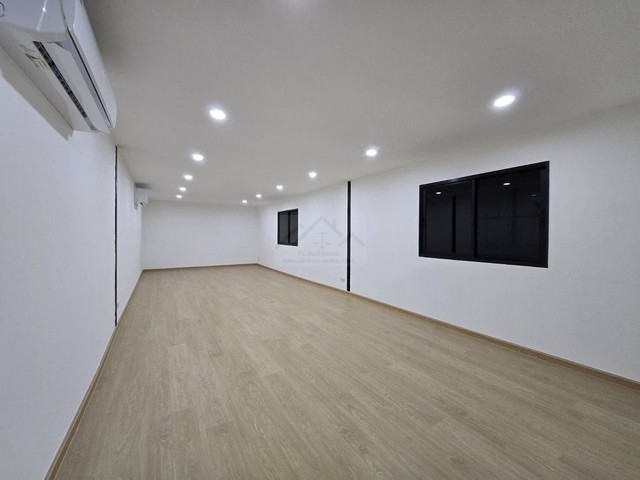 ให้เช่าโกดัง พร้อมออฟฟิศ มี 2 ชั้น 192 ตรม อ่อนนุช 39 ศรีนครินทร์24 เหมาะทำ cafe,studio,สำนักงาน ใกล้รถไฟฟ้าสีเหลือง