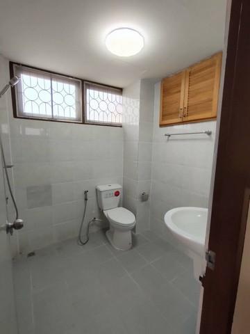 ให้เช่าบ้านเดี่ยว 2 ชั้น 88 ตรว. ย่านลาดพร้าว เลียบด่วน เหมาะทำโฮมออฟฟิศ ใกล้ MRT ลาดพร้าว83 (จดทะเบียนได้)