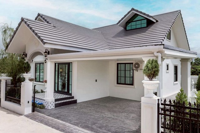 บ้านใหม่ สไตล์อังกฤษ สวนกว้าง บิ้วอินทั้งหลัง น้ำแพร่ หางดง 