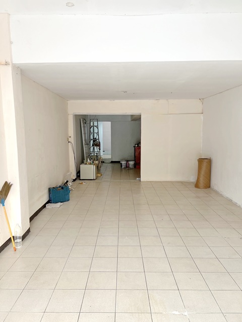 MRT ลาดพร้าว 101 เพียง 299ม ให้เช่าอาคาร 4 ชั้น 22ตร.วา 322ตร.ม. เดอะมอลล์ บางกะปิ 1กม.4นอน ปากซอยมี 7-11. ลาดพร้าว 126-132 ใ