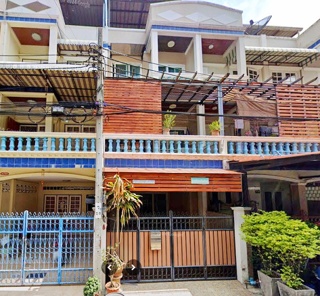 เดอะ มอลล์ ท่าพระ 1.1 กม.ถ.จอมทอง 10-14 ให้เช่าทาวน์เฮ้าส์หรู 3 ชั้น  22ตร.วา.272ตร.ม. BTSตลาดพลู 1.1 กม. BTSวุฒากาศ 1.2 กม. สะพานพระราม3 