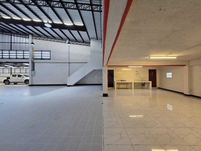 ให้เช่าโกดังพร้อมออฟฟิศ 490 ตร.ม ซอยลาดพร้าว 38 ใกล้ MRT ลาดพร้าว 850 เมตร เหมาะสำหรับทำออฟฟิศ ศูนย์กระจายสินค้า โกดังเก็บของ