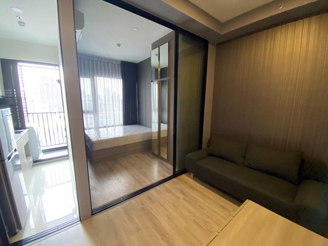 PZ975 : ขายด่วนคอนโด ไนท์​บริดจ์​ เกษตร​ โซไซตี้​ ขนาดพื้นที่ 26.21 ตร.ม.พร้อมเฟอร์นิเจอร์ และผู้เช่า ติดบีทีเอส สายสีเขียว เสนานิคม ไม่ไกลจากสถานศึกษา สองข้างทางมีร้านค้า ร้านอาหาร ไปยังห้างสรรพสินค้า  จตุจักร กรุงเทพฯราคา   3,240,000  บาท  รายละเอียดขนาดพื้นที่ห้อง 26.21 ตร.ม. ชั้น 9 อาคาร C 1 ห้องนอน  1 ห้องน้ำ (ผู้เช่าหมดสัญญา 31 มีนาคม 2568) พร้อมเฟอร์นิเจอร์บิ้วท์อิน วอลเปเปอร์ทั้