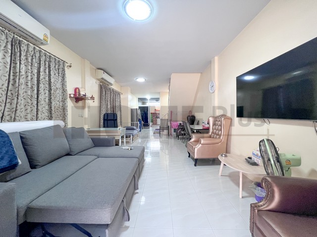 ทาวน์เฮ้าส์ 2 ชั้น หมู่บ้าน รัตนาธิเบศร์ ถนนเมน ติด MRT ตลาดบางใหญ่ ทำเลค้าขาย