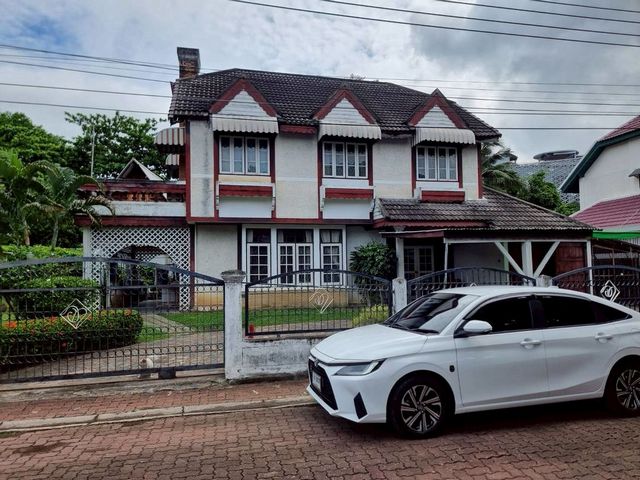 โซนนิมมาน ขาย 24 ล้าน 166.4 ตรว. บ้านพร้อมที่ดิน ใจกลางเมืองเชียงใหม่ บ้านหลังใหญ่ เนื้อที่กว้างขวาง #ซื้อรีโนเวทอยู่เองหรือปล่อยเช่าได้ค่ะ