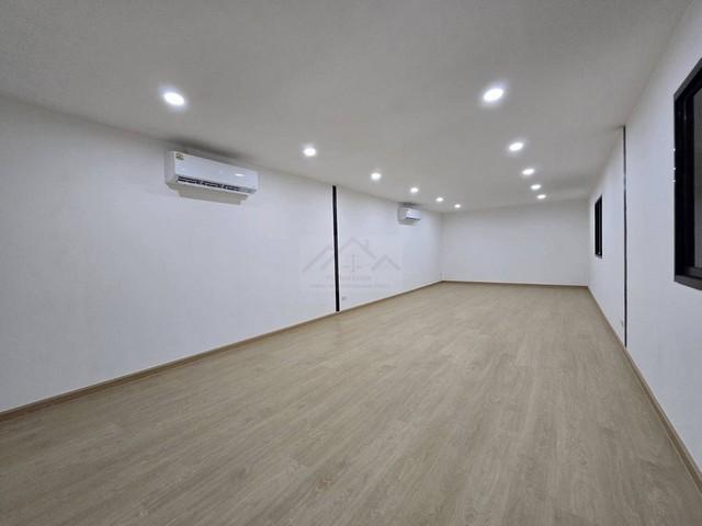 ให้เช่าโกดังพร้อมออฟฟิศ 2 ชั้น 192 ตรม. ซ.ศรีนครินทร์24 เหมาะทำ cafe , studio , สำนักงาน ใกล้รถไฟฟ้า